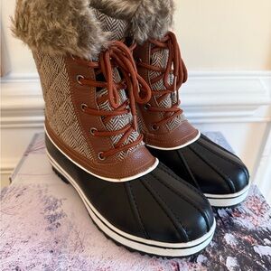 Cozy Women's Black and Brown Winter Boots